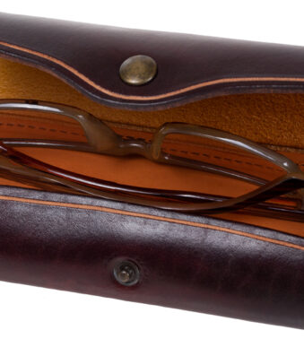 MIKA brillenkoker, groot, zadelleer, drukknoop, bruin