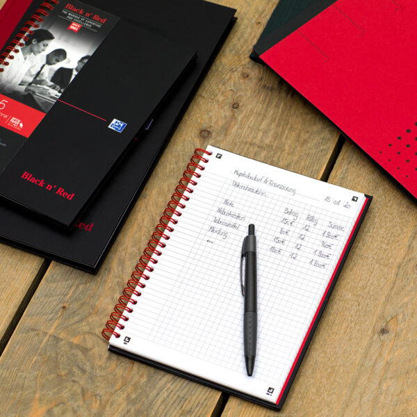 Oxford Black n´ Red notitieboek - gebonden, DIN A4, gelinieerd
