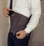 PRIDE&SOUL schoudertas CROSS, leer, grijs