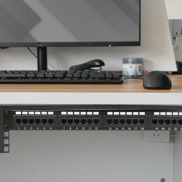 DIGITUS 19' wandmontageframe, vertikaal, 4HE, zwart