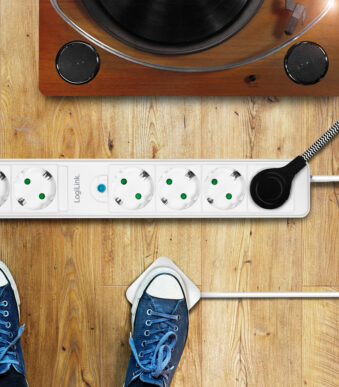 LogiLink stopcontactenlijst, 6-voudig, 4 met voetschakelaar, wit
