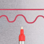 SAKURA permanent marker Paint Marker halogeenarm, rood