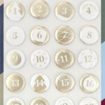 Parelmoeren spelden adventkalender met metalen cijfers 1 tot 24