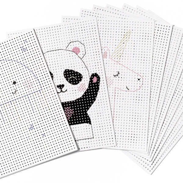 Gekleurde karton met dierenafbeeldingen.