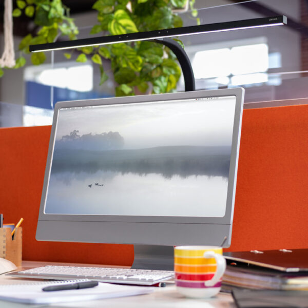 UNiLUX LED-bureaulamp STRATA, klemvoet, zwart