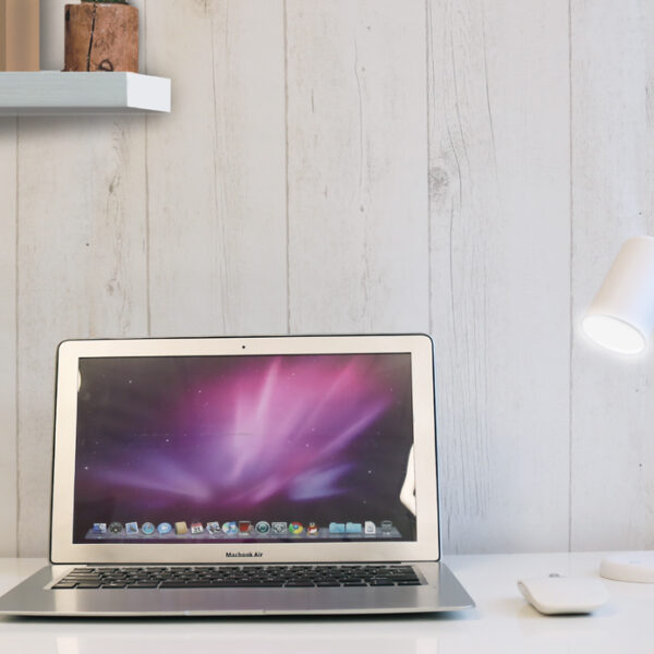 UNiLUX LED-tafellamp LOU, met voet, wit