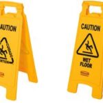 Waarschuwingsbord 'Voorzichtig', met symbool, meertalig.