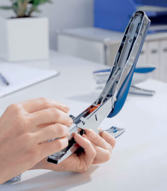 LEITZ niettang 5548, nietcapaciteit: 30 vel, blauw