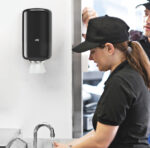 TORK Mini poetstol-binnenafroldispenser ELEVATION, zwart