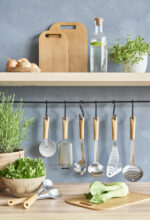 Soeplepel van biokunststof met houten greep