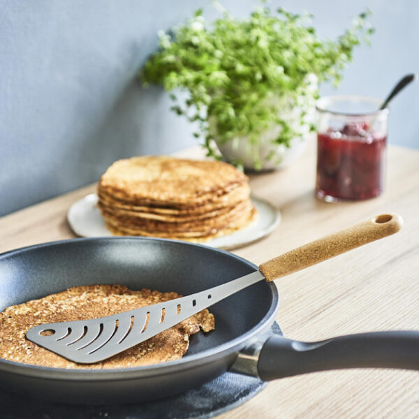 Biovriendelijke pannenkeerderspatel met gekloofd houtkleurig handvat