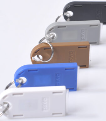 pavo sleutelhanger, magnetisch, kleuren assorti