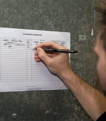 Zelfklevende notitieblokhouder