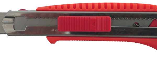 NT Cutter L-700RP, kunststof-behuizing, 18 mm blad, rood