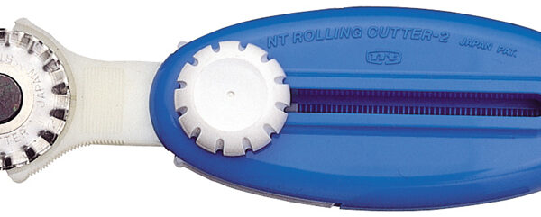 NT Cutter rolmes, kunststof-behuizing, gegolfde snede, blauw