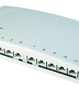 Modulaire patchverdeler categorie 6A, 12 x RJ45-aansluitingen.
