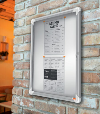 Nobo premium vitrinekast, metalen achterwand, formaat A4 viervoudig.