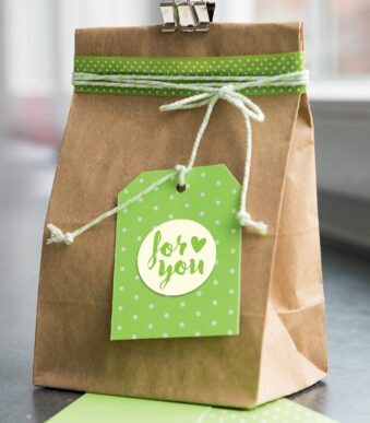 Prikstans voor cadeaulabels