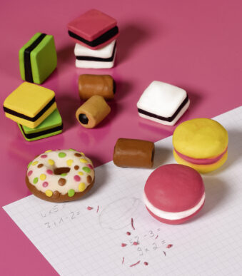 Knorr Creatieve Speel- en Bakkerset Kneedbaar Klei en Uitwisbare Kleurpotloden Lekkere Snoepjes