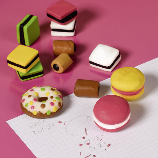 Knorr Creatieve Speel- en Bakkerset Kneedbaar Klei en Uitwisbare Kleurpotloden Lekkere Snoepjes