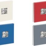 Rood fotoalbum met passepartout en spiraalveren.