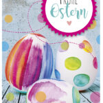 Paasgroetkaart: Kleurrijke eieren op houten plank.