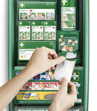 Cederroth Eerste-hulppost, uitgerust