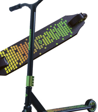 Toffe stuntstepper voor in het bos