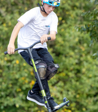 Toffe stuntstepper voor in het bos