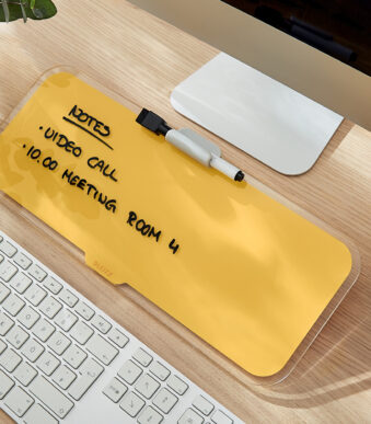 Leitz herinneringsbord van glas, comfortabel en geel voor op het bureau.