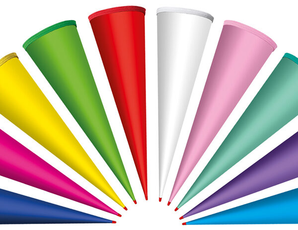 Kleurrijke lege schoolkegels, 700 mm