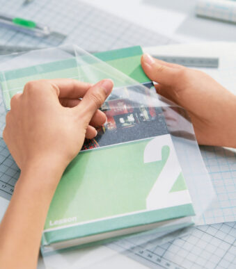 Zelfklevende boekbeschermfolie, 400 mm x 1 m