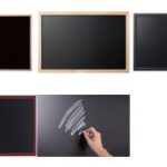 Krijtbord met zwart gelakt houten frame, afmeting 60 x 40 cm.