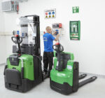 Oogdouche-station met oogzalfdispenser
