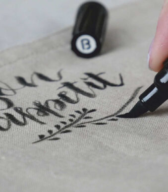 Textielstift met penseel, zwart.