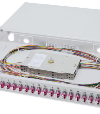 19" glasvezel-splitsbox, OM4, voorzien van 24x LC-aansluitingen