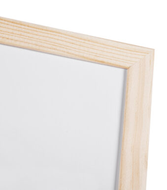 Witbord met houten omlijsting, 90 x 60 cm.