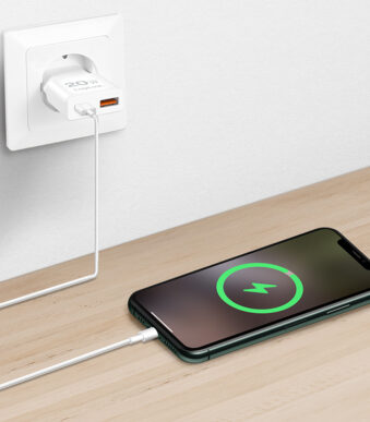 LogiLink USB-stekkeradapter - 1x USB-C (snelladen), 1x USB-A (snel opladen)