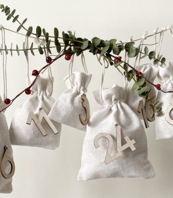 Houten getallencijfers voor adventskalender, naturel