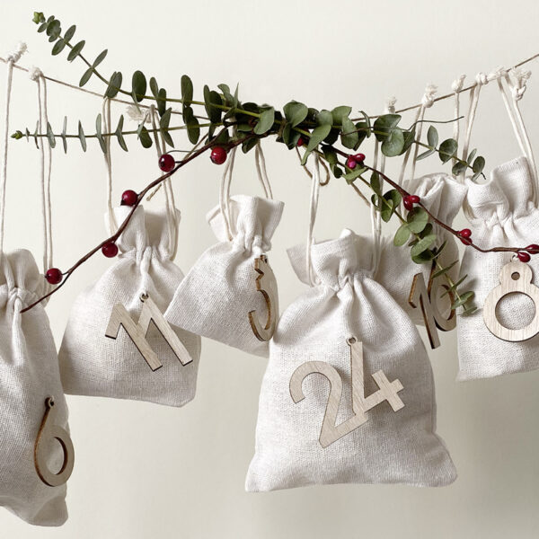 Houten getallencijfers voor adventskalender, naturel