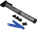 Compacte fietspomp van aluminium, inclusief reparatieset.