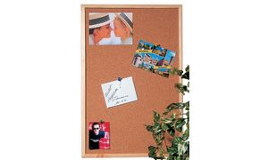 Kurken prikbord met houten frame, 100 x 60 cm.