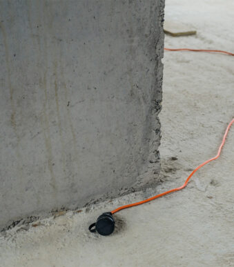 Buitensnoerverlengsnoer met spatwaterdichte kap, 25 meter, oranje.