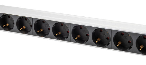 19" Netvoedingsunit met 8 stopcontacten, 1 HE
