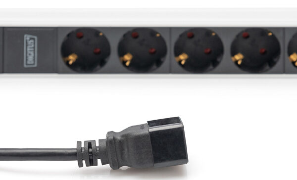 19" Netvoedingsunit met 8 stopcontacten, 1 HE