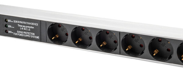 19 inch verdeeldozen, 6-voudig, 1HE, netfilter