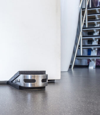 Kangaro deurkeil rubber met edelstaal handgreep 130mm zwart