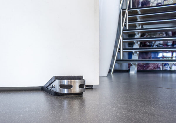 Kangaro deurkeil rubber met edelstaal handgreep 130mm zwart