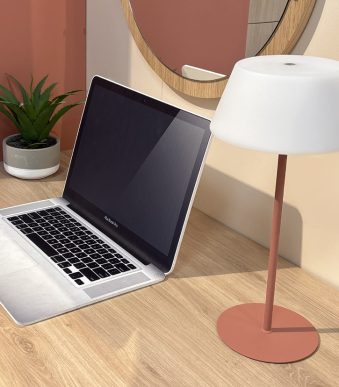 UNiLUX Loompa oplaadbare LED-tafellamp met standvoet, steenrood