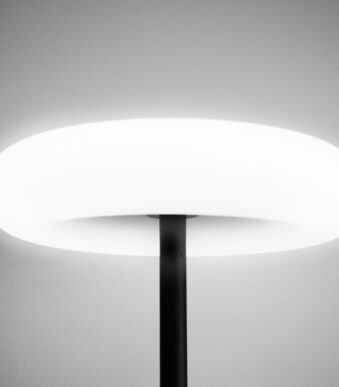 UNiLUX LED-vloerlamp COCOON, hoogte 1800 mm, zwart